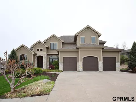 18907 Nicholas St, Omaha, NE 68022
