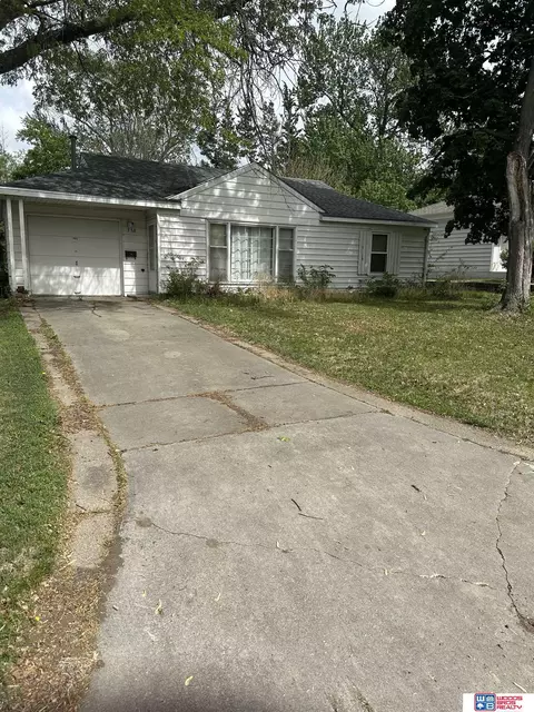 378 S 46th St, Lincoln, NE 68510