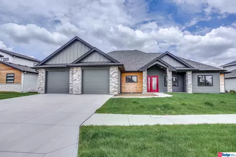 28456 Laurel Cir, Valley, NE 68064