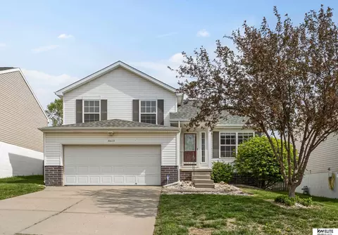16658 Grant St, Omaha, NE 68116