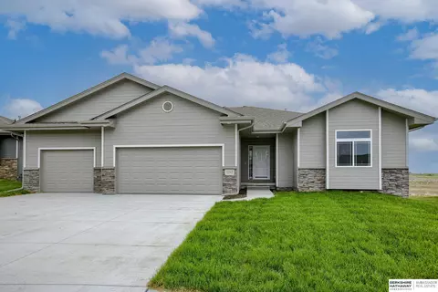 12312 Quail Dr, Bellevue, NE 68123