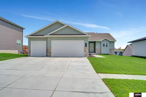 1611 W Avalanche Rd, Lincoln, NE 68521
