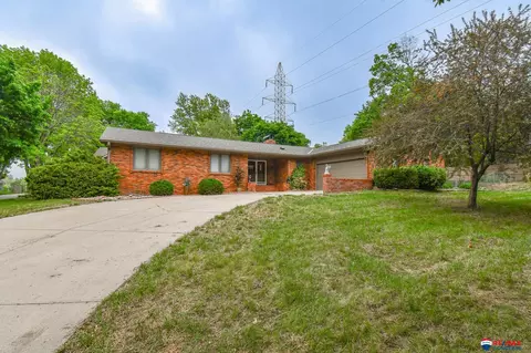 4500 Kirkwood Dr, Lincoln, NE 68516