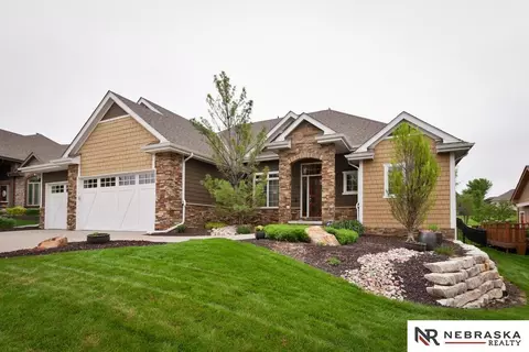 16410 Hartman Ave, Omaha, NE 68116