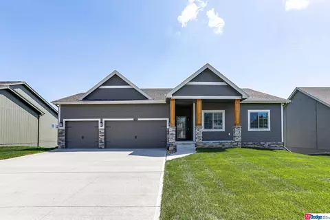 2103 Raven Ridge Dr, Bellevue, NE 68123