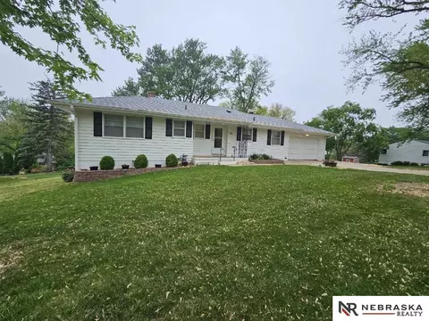 1604 S 97th St, Omaha, NE 68124