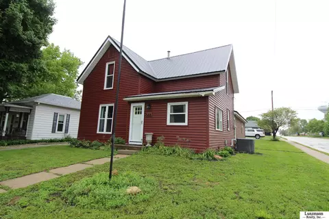 548 11th St, Pawnee City, NE 68420