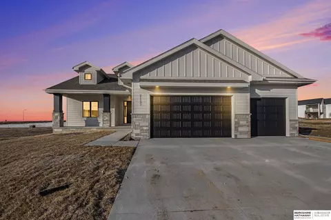 21132 Jessie Ave, Elkhorn, NE 68022