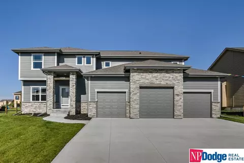 17621 Weber St, Bennington, NE 68007