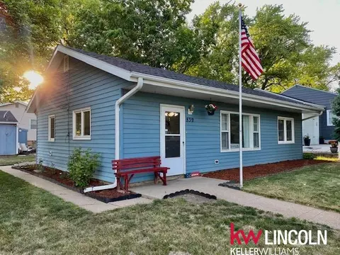 839 N Locust St, Wahoo, NE 68066