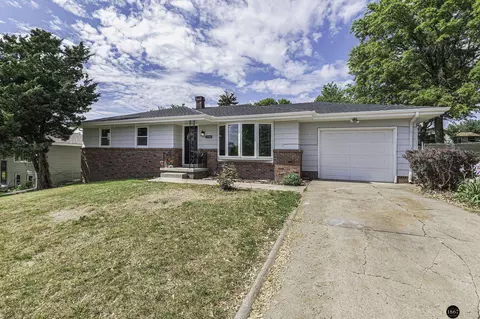 3708 Greene Ave, Bellevue, NE 68147