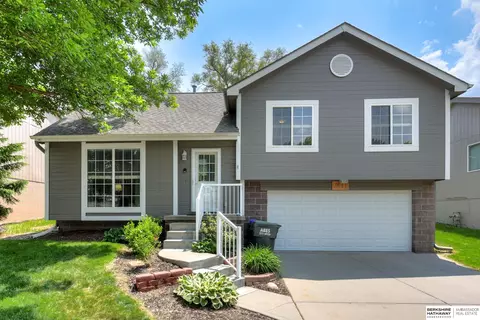 7411 Wyoming St, Omaha, NE 68122