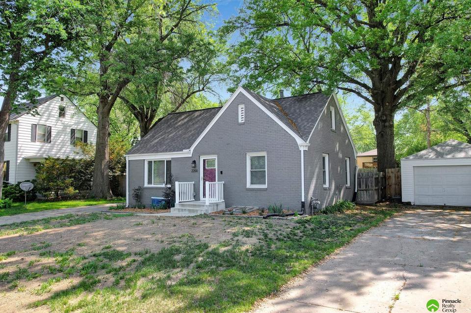  2200 S 33rd St, Lincoln, NE 68506 photo 2