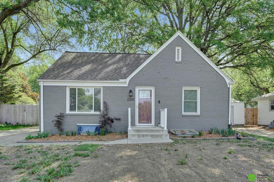 2200 S 33rd St, Lincoln, NE 68506 photo 3