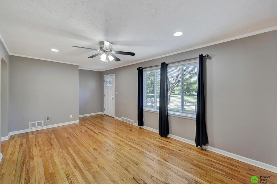  2200 S 33rd St, Lincoln, NE 68506 photo 5