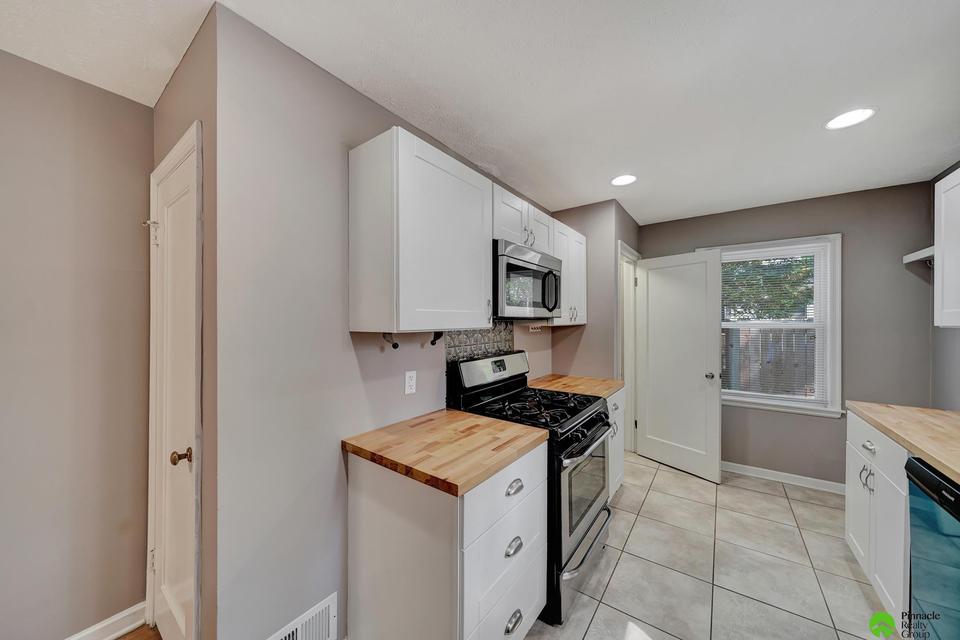  2200 S 33rd St, Lincoln, NE 68506 photo 17