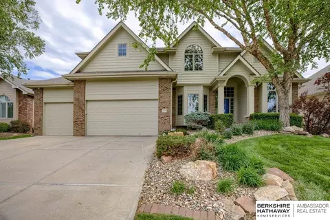 521 S 195 St, Elkhorn, NE 68022