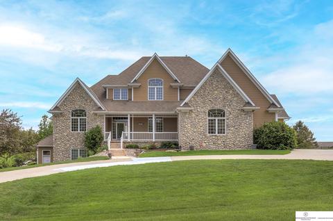 10957 Lake Ridge Dr, Omaha, NE 68136