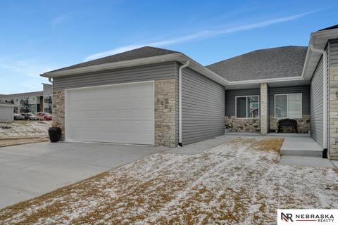 5001 W Hillsboro Dr, Lincoln, NE 68528