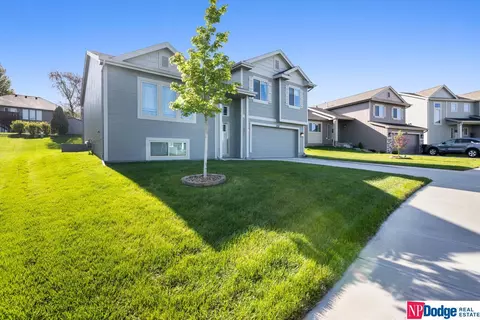 7709 N 82nd St, Omaha, NE 68122