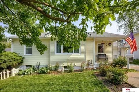 6762 Western Ave, Omaha, NE 68132