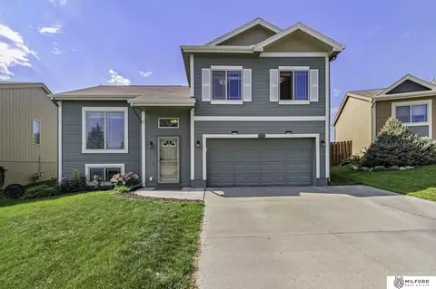 20626 Parker St, Elkhorn, NE 68022