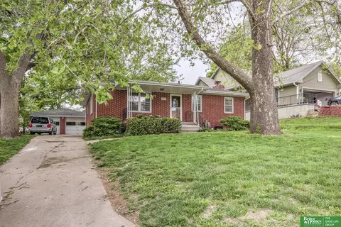 2434 Lockwood Pl, Council Bluffs, IA 51503