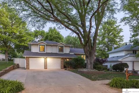 5809 S 107 St, Omaha, NE 68127