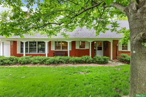 10543 Poppleton Ave, Omaha, NE 68124