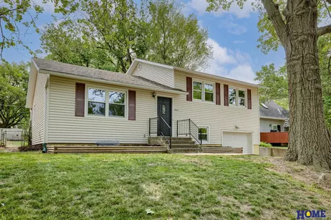 4530 S 49th St, Lincoln, NE 68516