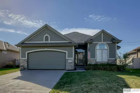904 S 201 St, Elkhorn, NE 68022
