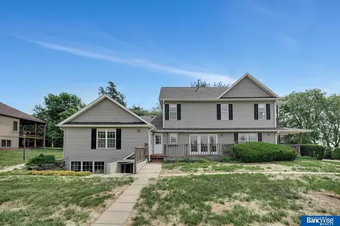 9510 Larges Ct, Lincoln, NE 68512