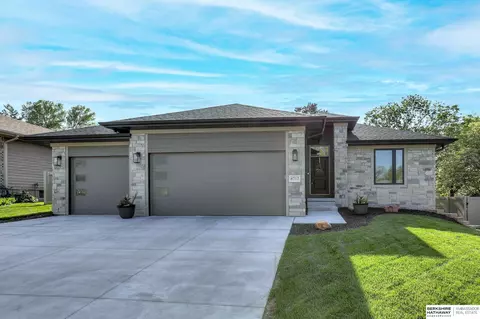 6717 S 33 St, Lincoln, NE 68516