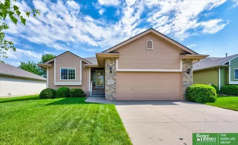 2215 Aberdeen Dr, Papillion, NE 68133