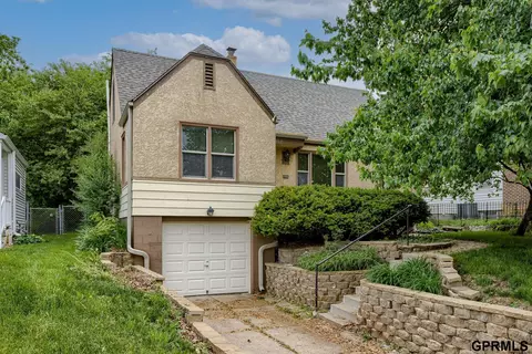 4912 Walnut St, Omaha, NE 68106