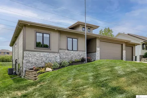 20017 Farnam St, Elkhorn, NE 68022