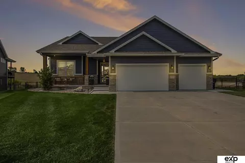 2309 Acorn Dr, Plattsmouth, NE 68048