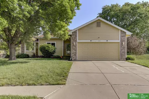 5208 Timberridge Dr, Papillion, NE 68133