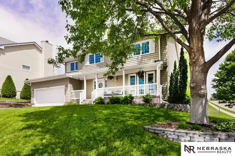 2904 Courtney Dr, Bellevue, NE 68123