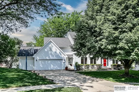 512 S 158 Avenue Cir, Omaha, NE 68118