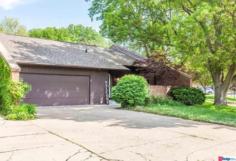 2025 Greenbriar Ln, Lincoln, NE 68506