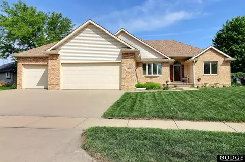 2820 Sunburst Dr, Fremont, NE 68025