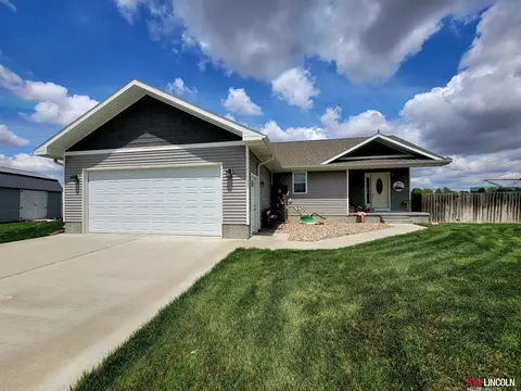 703 W Grandview Ave, Sutton, NE 68979