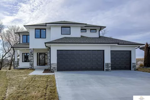 7558 N 173 Cir, Bennington, NE 68007