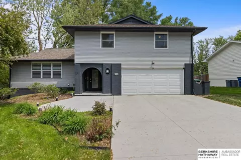 12538 Leavenworth Rd, Omaha, NE 68154