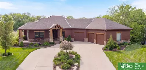 5270 Waterford Avenue Cir, Papillion, NE 68133