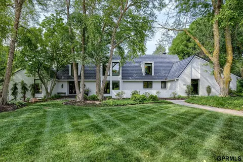 9742 Brentwood Rd, Omaha, NE 68114