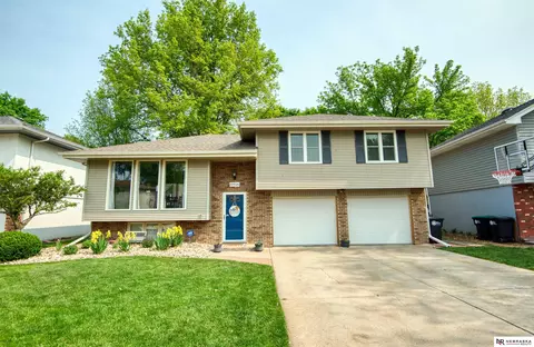 15926 Marinda Cir, Omaha, NE 68130