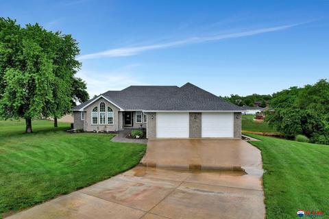 1612 Doyle Ln, Beatrice, NE 68310