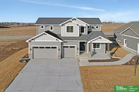 11710 Port Royal Dr, Papillion, NE 68046
